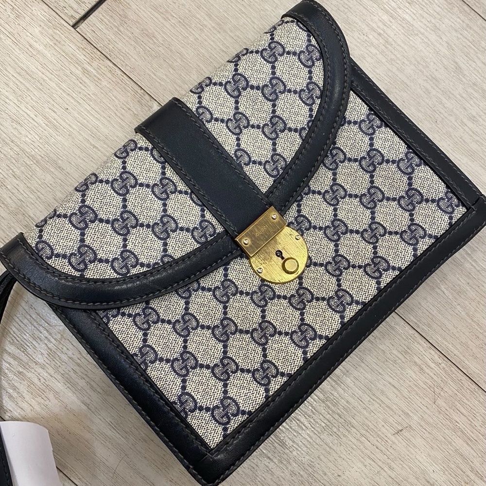 0250 - Gucci Blue and Cream Patterned Women's clutch